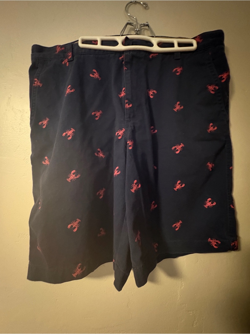 I of men’s shorts. Lobster design. Navy/red. 38